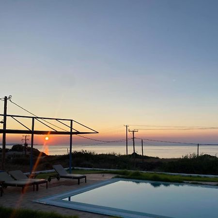Cristelia Seafront & Pool Villa Lakhania Exteriér fotografie