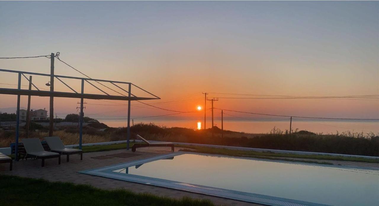Cristelia Seafront & Pool Villa Lakhania Exteriér fotografie
